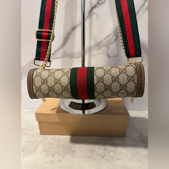 ***Sold via Merc@ri Platform*** Authentic Gucci - Picture 4 of 10